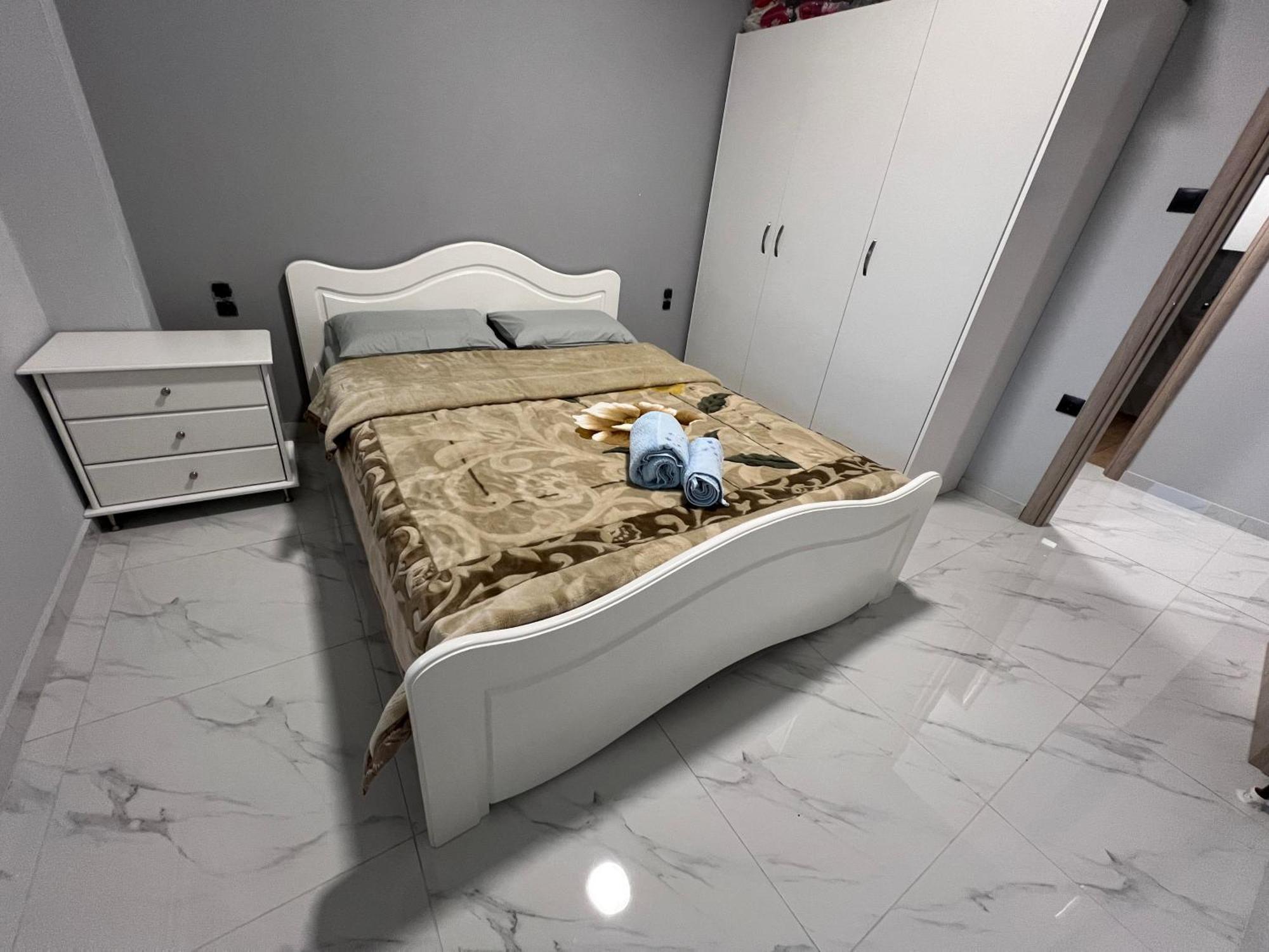 Apartment Apartments *